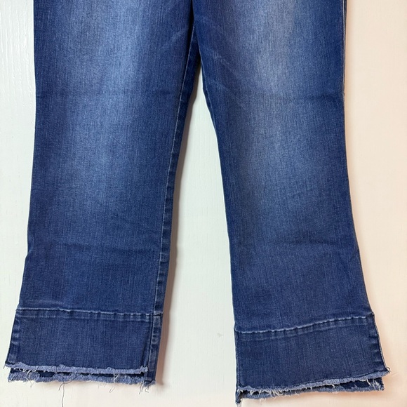 Women’s Democracy “Ab”Solution Kick Flare Jeans - Picture 3 of 10